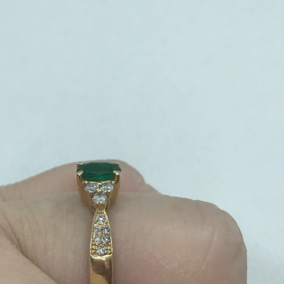 14kt yellow gold diamond and emerald ring size 8 - Picture 5 of 5